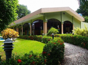 Comfortable room with 2 beds in charming hotel in Potrero with pool - TV and AC